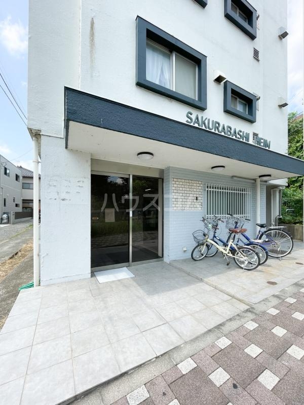 27/29 エントランス