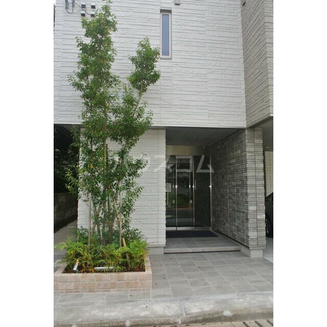 2/2 エントランス