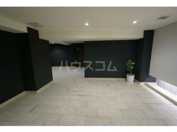 18/21 エントランス