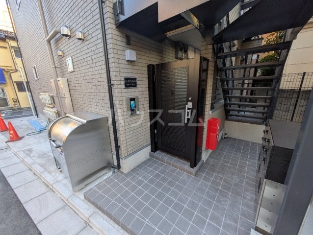 20/30 エントランス