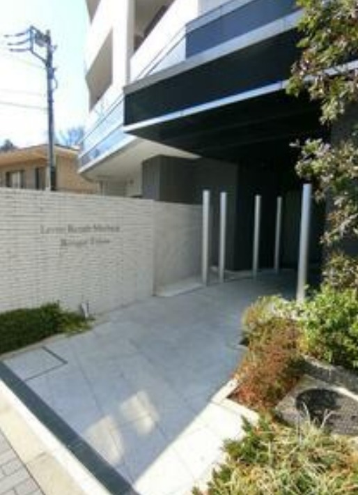 25/30 エントランス