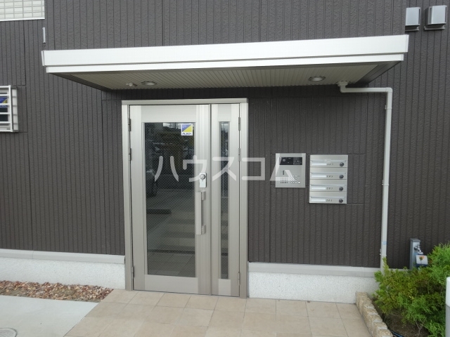 18/25 エントランス