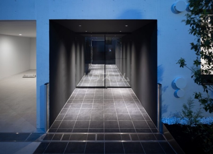 16/26 エントランス