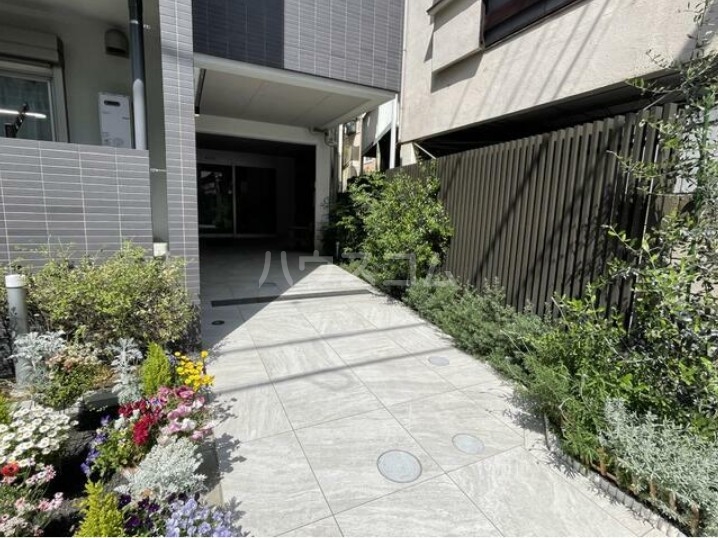 16/20 エントランス