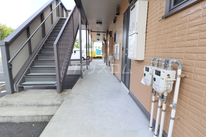 18/23 エントランス