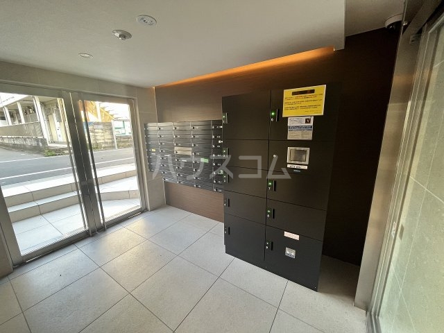 23/30 エントランス