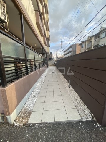 24/30 エントランス