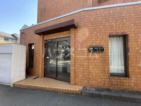 18/28 エントランス