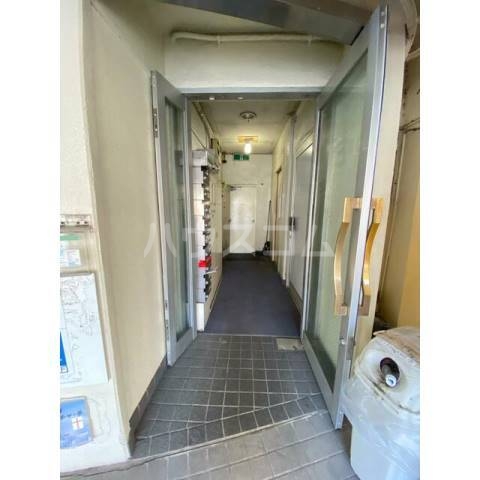 20/21 エントランス