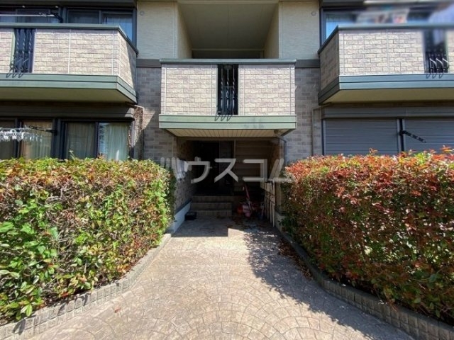 21/30 エントランス