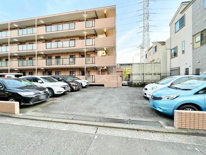 18/20 駐車場