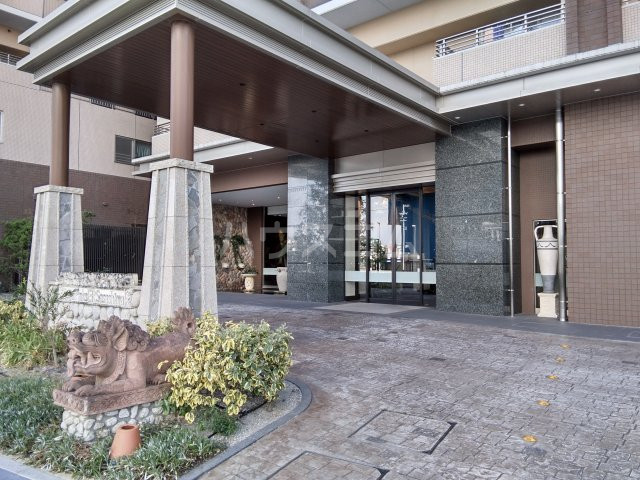 19/23 エントランス