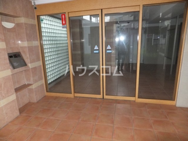 16/20 エントランス