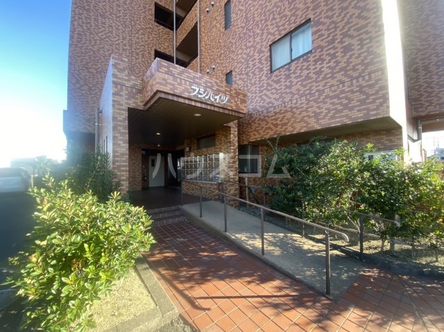 21/30 エントランス