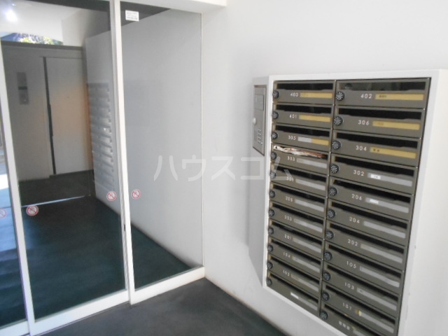 22/27 エントランス