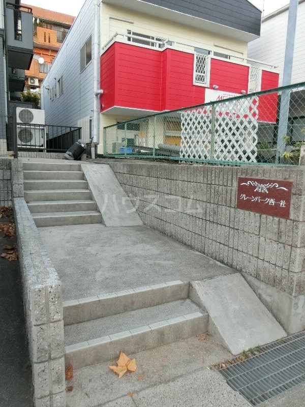 17/25 エントランス