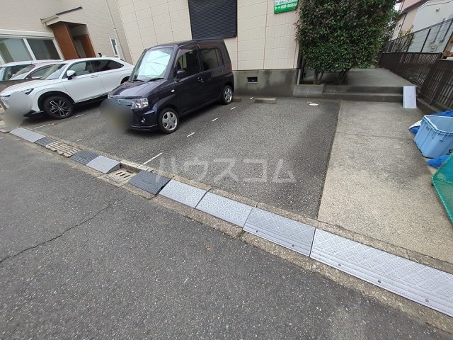 18/28 駐車場