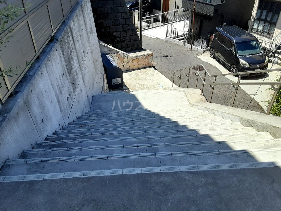 25/30 エントランス