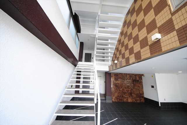 21/30 エントランス