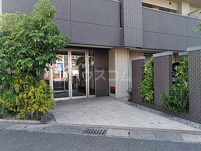 25/30 エントランス