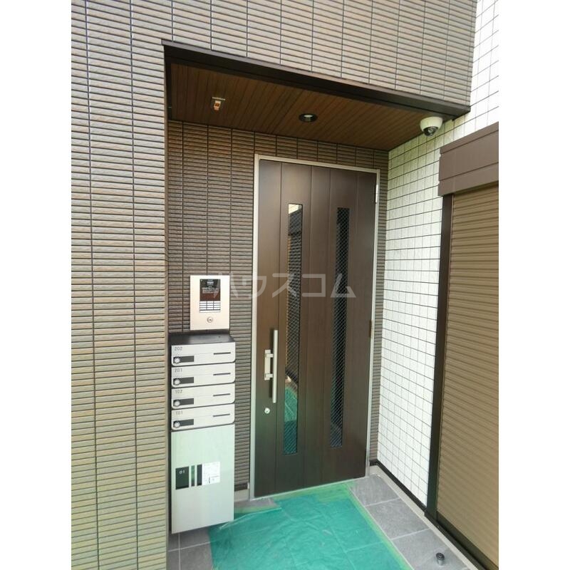 21/30 エントランス