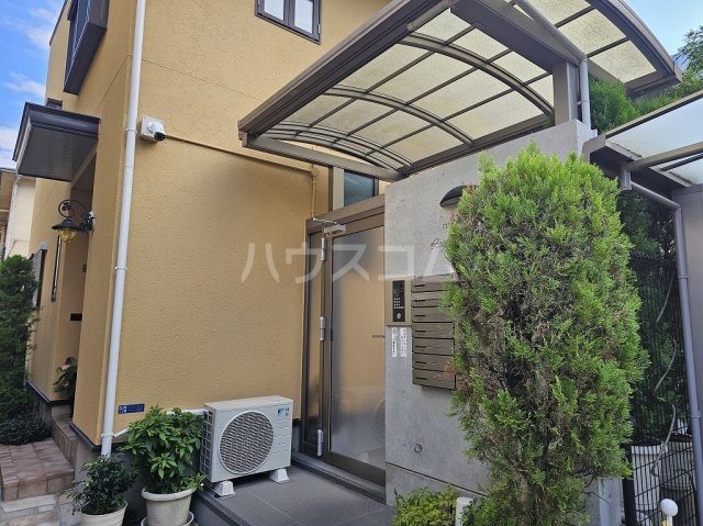 21/30 エントランス