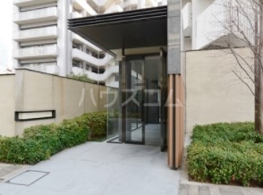 18/25 エントランス