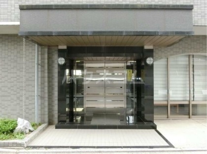 16/17 エントランス