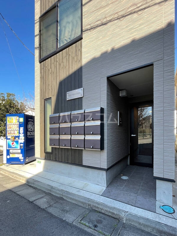 1/8 エントランス