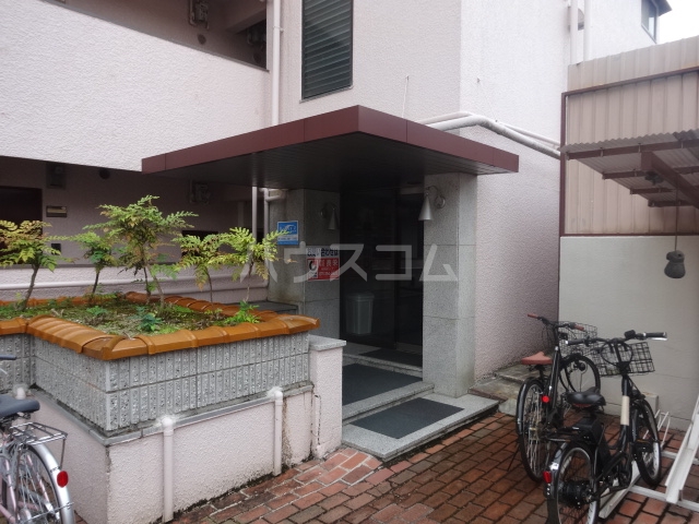 25/30 エントランス