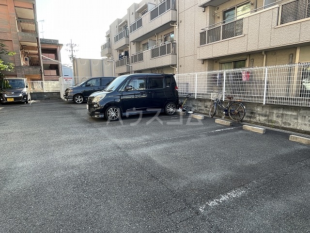 22/30 駐車場