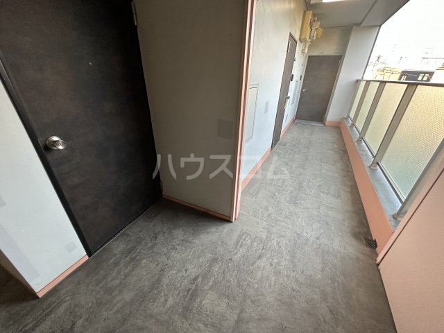 22/30 エントランス