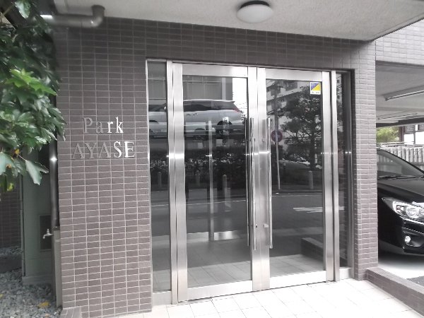 23/26 エントランス