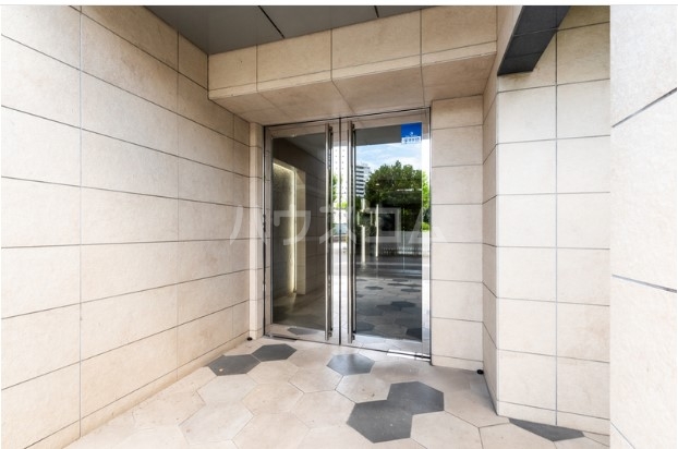 18/30 エントランス