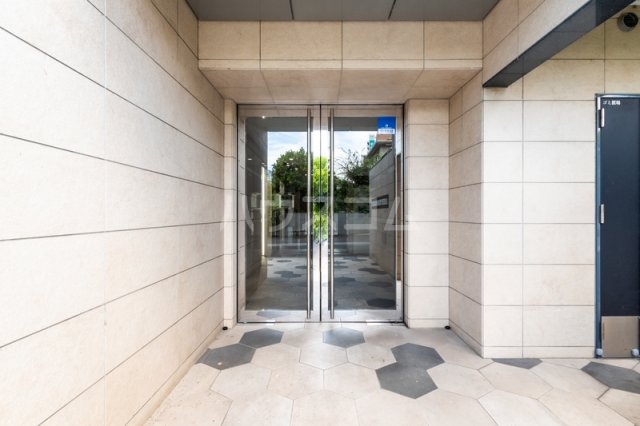 20/30 エントランス