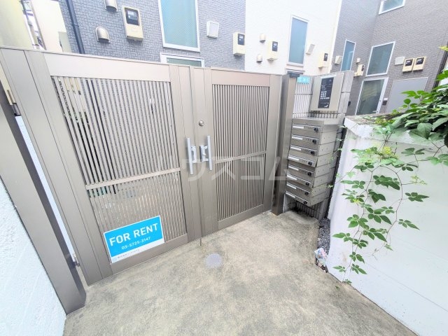 21/28 エントランス