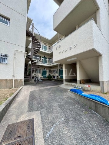 18/25 エントランス