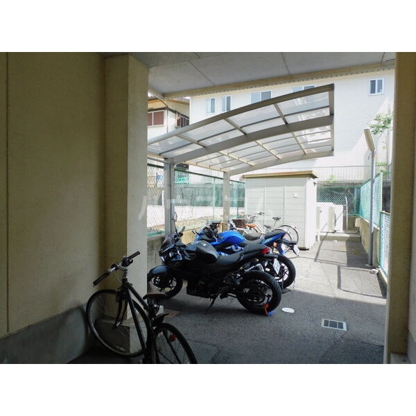 16/19 エントランス