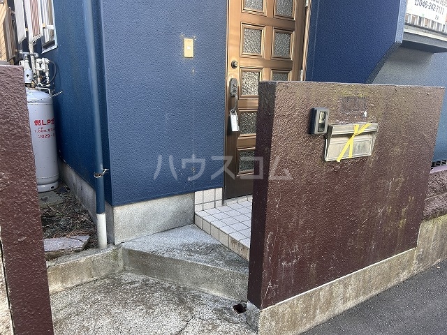 28/30 エントランス