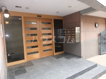 13/19 エントランス