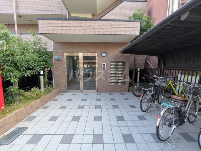 22/30 エントランス