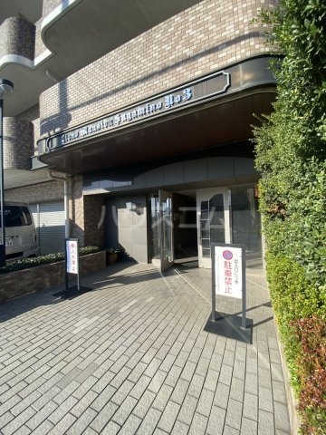 26/30 エントランス