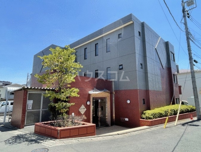 26/28 エントランス