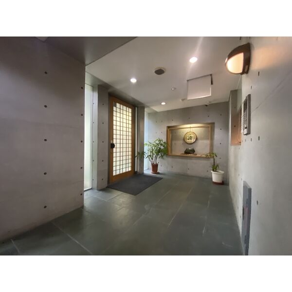 17/25 エントランス