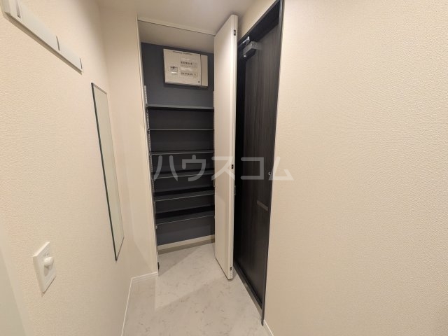 16/30 玄関