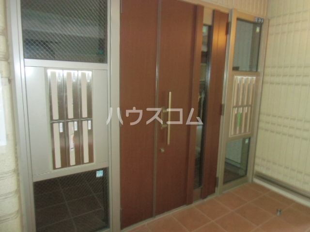 15/19 エントランス