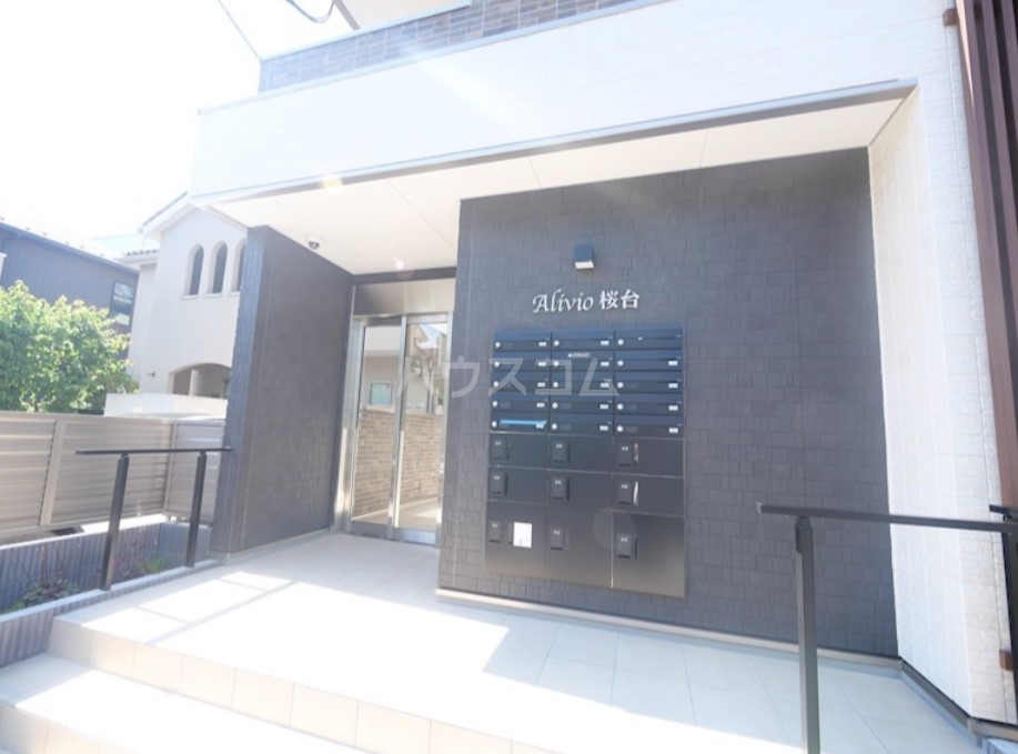 26/30 エントランス