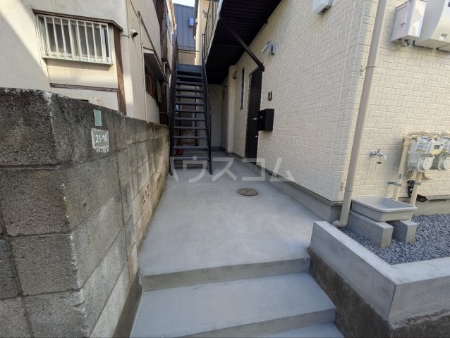 21/30 エントランス