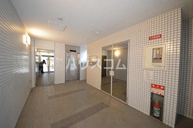 23/30 エントランス