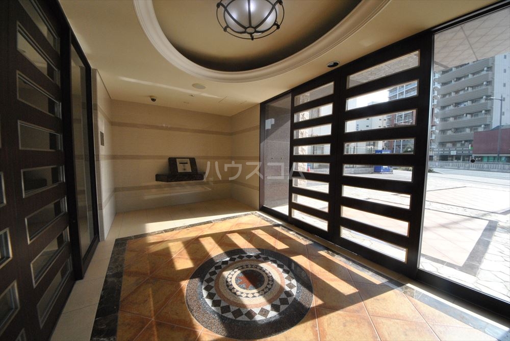 28/30 エントランス